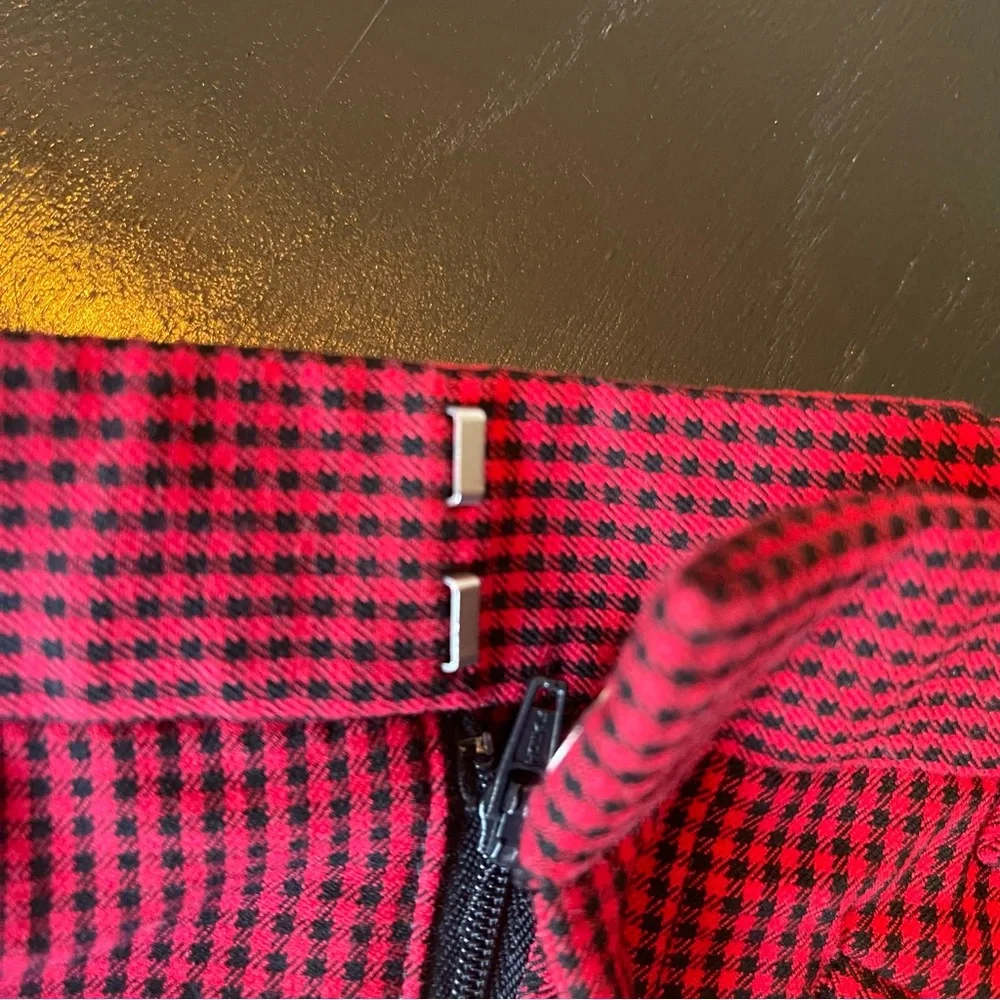 GAP Size 4 Black and Red Checkered Skinny Pants